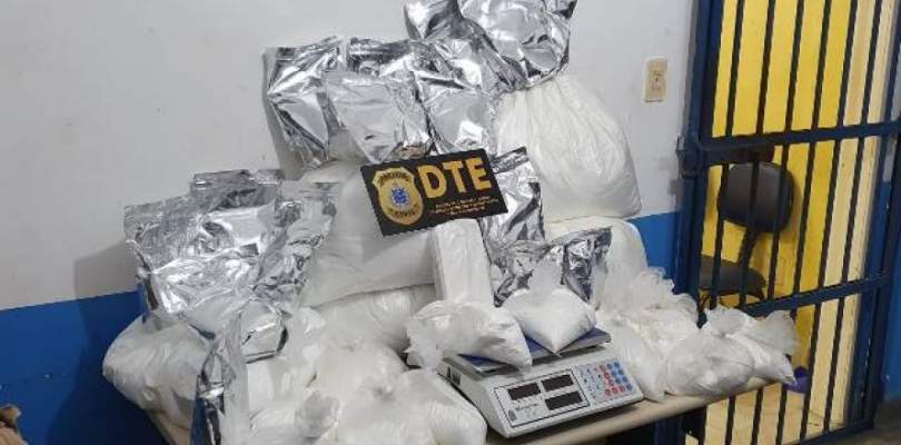 Polícia descobre laboratório de cocaína em Feira de Santana e apreende 30kg da droga