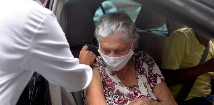 Idosos a partir de 85 anos começam a ser vacinados nesta segunda em Salvador