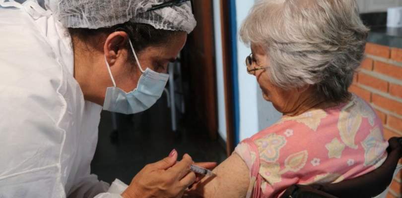 Salvador retoma vacinação de idosos a partir de 80 anos nesta quinta (25)