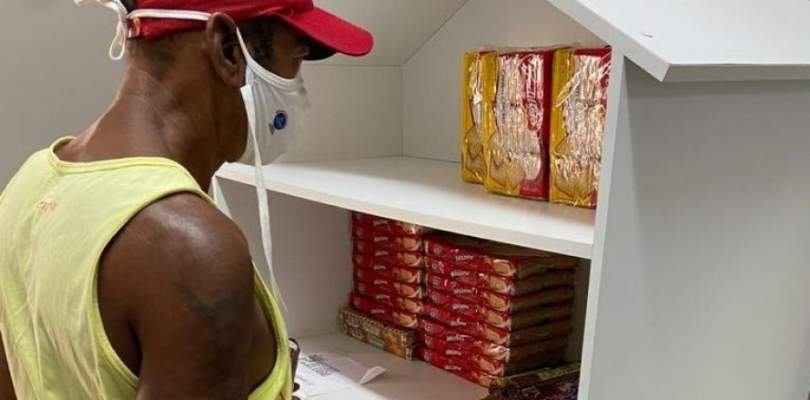 ‘Mercado solidário’ em Salvador permite que famílias de baixa renda ‘montem’ própria cesta básica