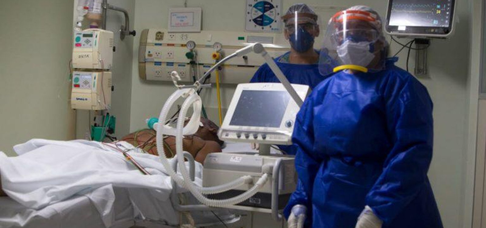 Dois a cada três brasileiros com Covid-19 que precisam de intubação morrem, aponta levantamento