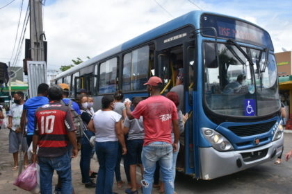 Superlotação de ônibus facilita a circulação do Coronavírus em Vitória da Conquista