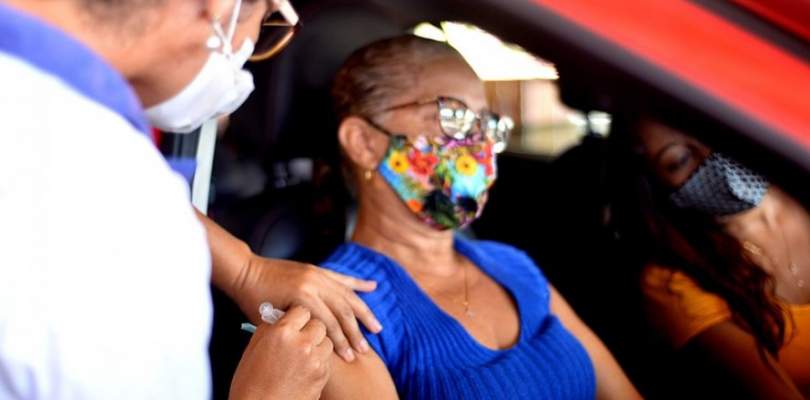 Salvador receberá 45 mil novas doses nesta sexta e primeira aplicação será retomada