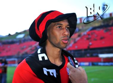 Dinei voltou! Vitória anuncia contratação do centroavante
