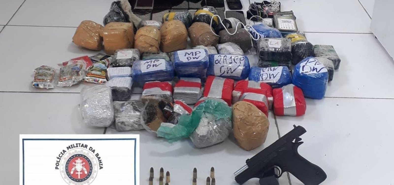 Batalhão de Guardas da PM evita arremesso de 15 celulares para presídio na Mata Escura