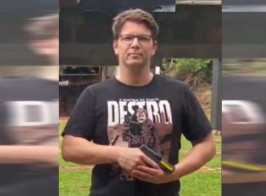 Com arma na cintura, Mario Frias intimida funcionários da Secretaria Especial da Cultura