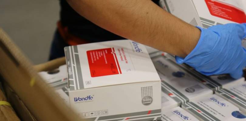 Brasil registra recorde de infectados e Ministério da Saúde reduz distribuição de testes para Covid-19
