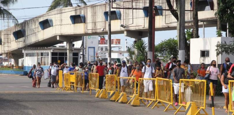 Movimento no ferry e lanchas é intenso no retorno a Salvador após feriadão