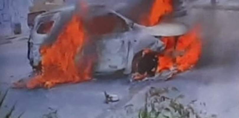 Grupo armado intercepta carro, expulsa motorista e incendeia veículo após operação da polícia em Salvador