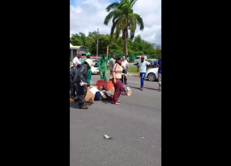 Motociclista fica ferido após acidente na avenida Paralela