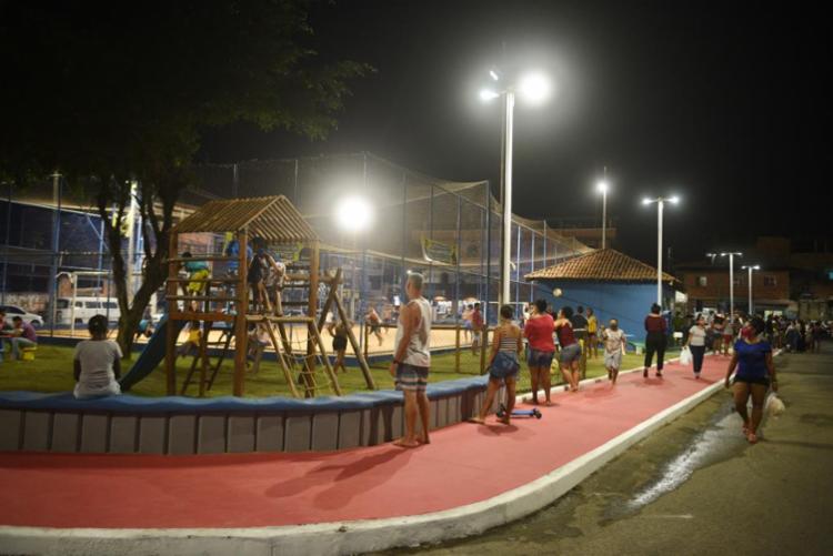 Prefeitura inaugura praça com parque infantil e academia em Mata Escura