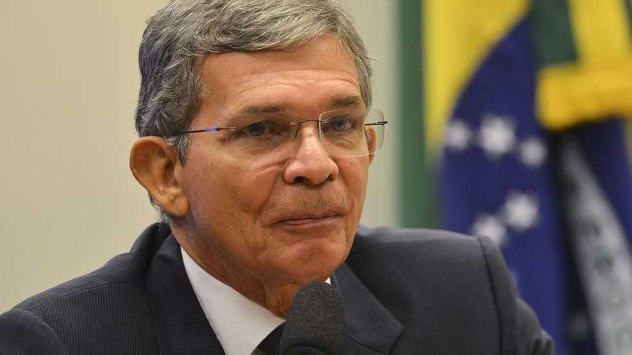Presidente da Petrobras alerta para falta de combustível se não houver reajuste