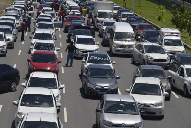 Motoristas por aplicativo fazem protesto contra aumento dos combustíveis em Salvador