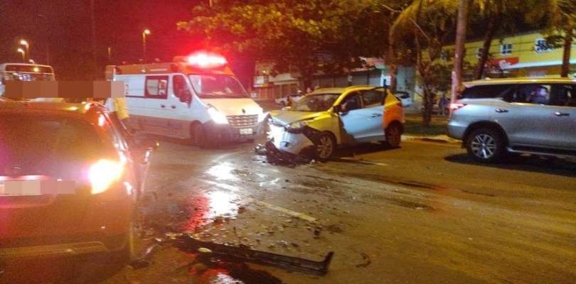 Carro na contramão provoca colisão frontal em Lauro de Freitas e deixa cinco feridos