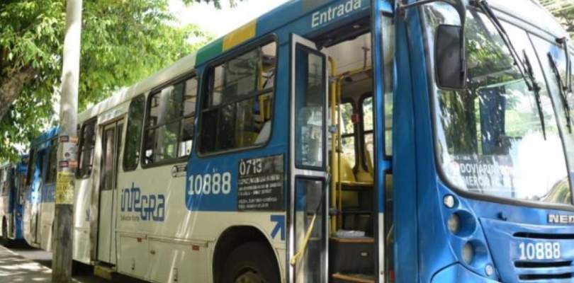 Ônibus deixam de circular no Complexo do Nordeste de Amaralina após protestos por morte de entregador