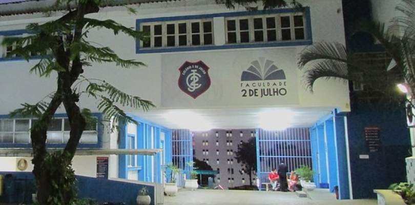 Professores da Faculdade 2 de Julho deflagram greve; crise é antiga