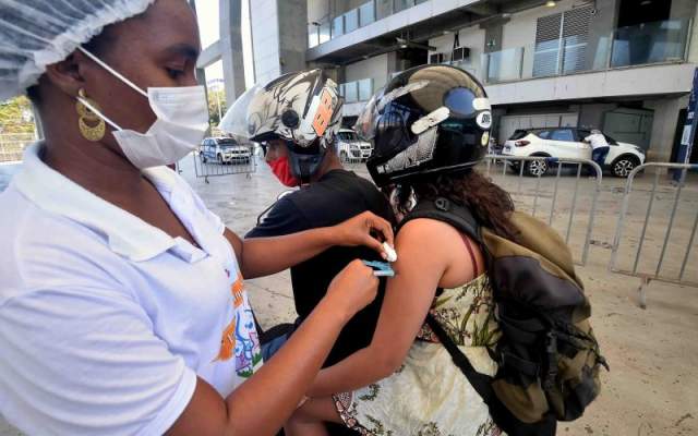 Salvador suspende vacinação contra Covid neste domingo (21)