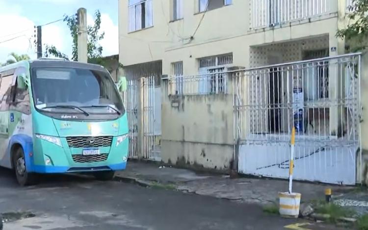 Homem invade casa de acolhimento em Salvador e assalta dezenas de pacientes do interior