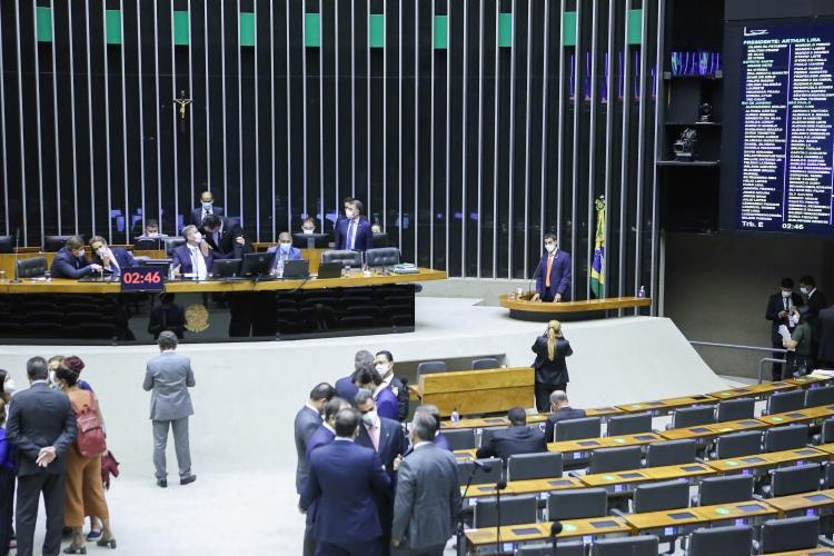 Câmara aprova repasse de precatórios do Fundeb para salário de professores