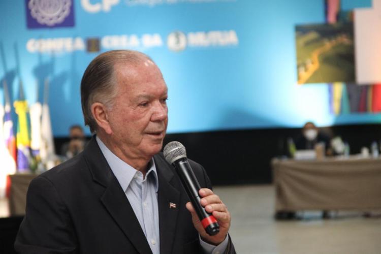 Vice-governador João Leão é levado às pressas a hospital