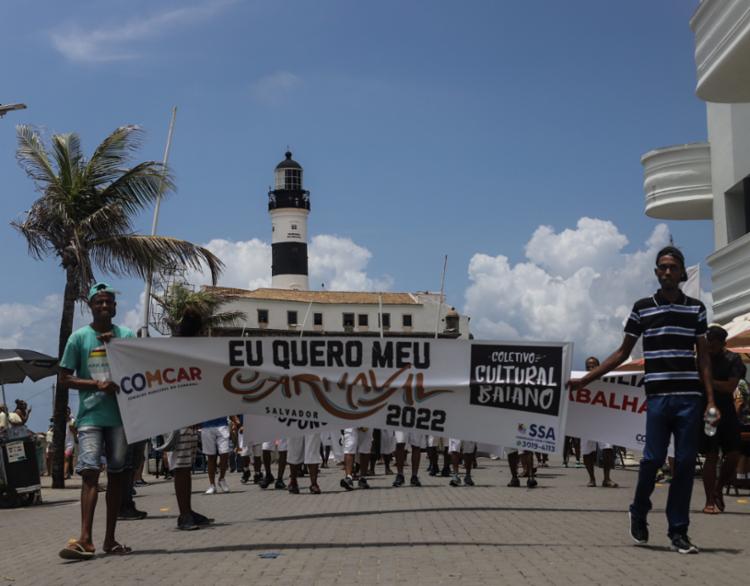 Trabalhadores que atuam no Carnaval fazem manifestação em defesa da festa em 2022