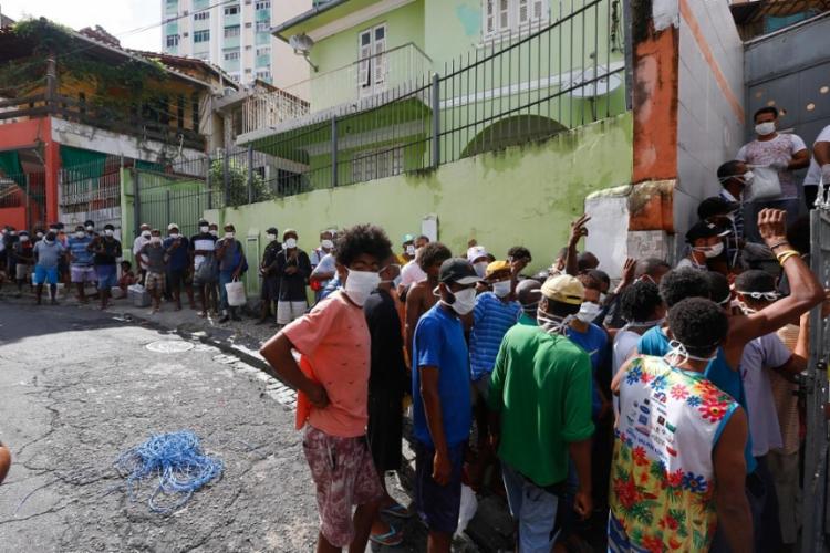 Expectativa de vida no Brasil sobe para 76,8 anos
