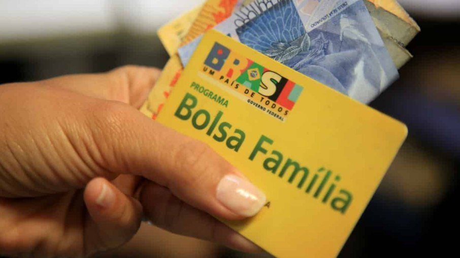 Governo ainda não sabe se manterá cartão do Bolsa Família para o Auxílio Brasil
