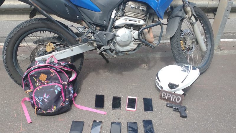 Dupla armada é presa em flagrante após assaltar motorista por aplicativo na Av. Paralela