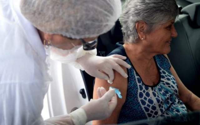 Vacinação contra covid está comprometida, alerta Conselho de Saúde; entenda
