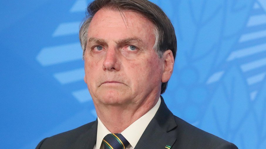 Bolsonaro e ministros sobrevoam regiões da Bahia afetadas pelas chuvas neste domingo (12)