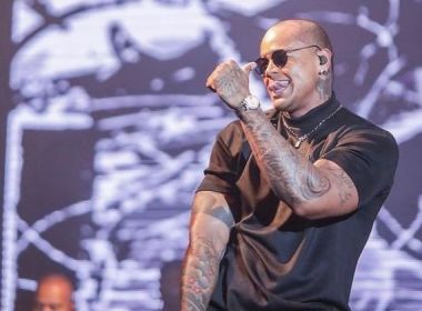 Léo Santana anuncia primeira atração do Baile da Santinha em Salvador; confira