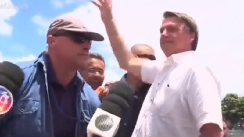 Bolsonaro cria fake news sobre Camila Marinho