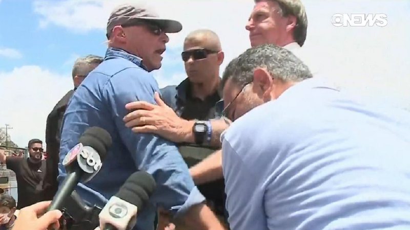 Equipe da TV Bahia é agredida por seguranças de Bolsonaro; Camila Marinho leva “mata-leão”