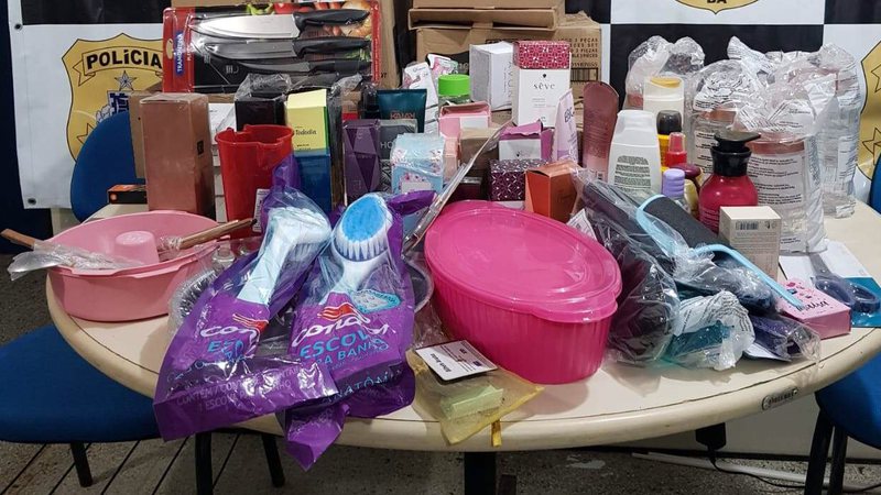 Mulher é presa com produtos comprados com cartões roubados na Boca do Rio