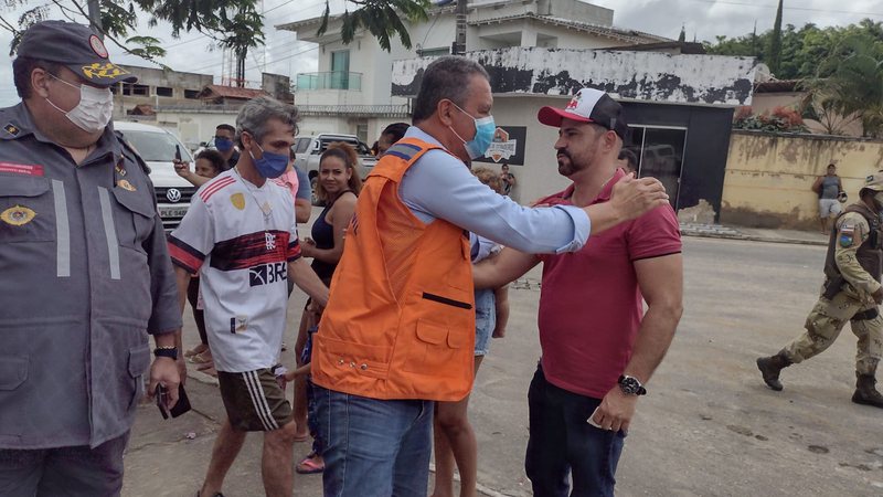 Em visita ao extremo sul, Rui Costa assegura auxilio às vítimas e linha crédito para os comerciantes