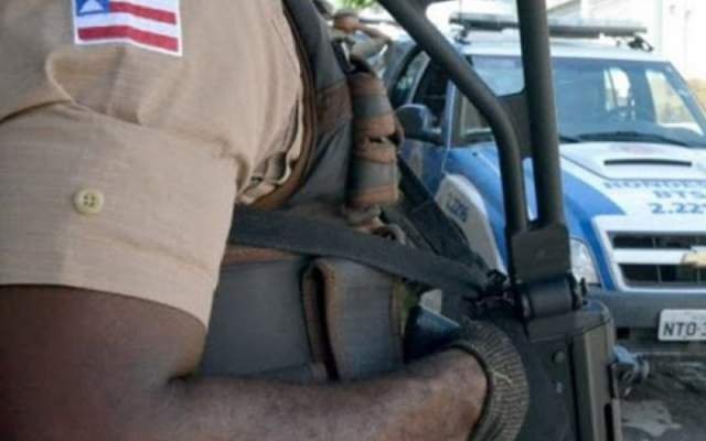 Polícia militar é baleado em troca de tiros com suspeitos em Mar Grande