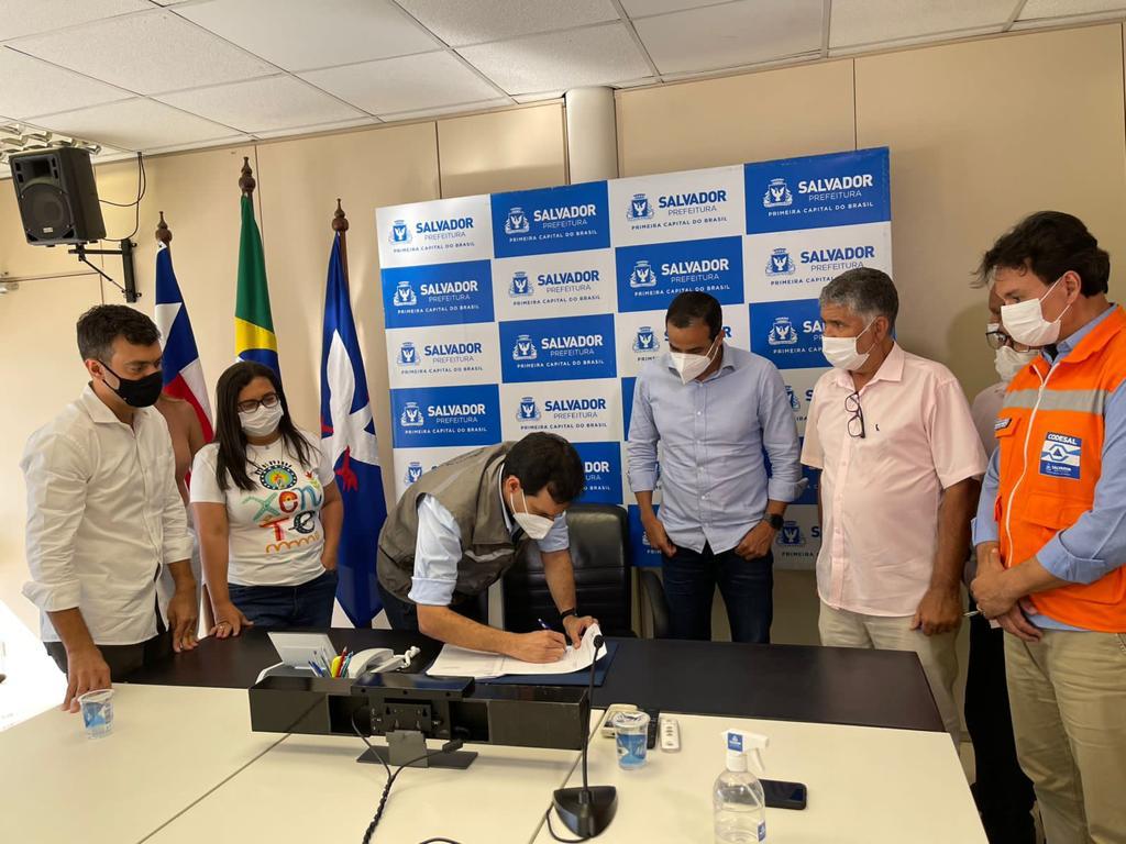 Prefeitura de Salvador cede ambulâncias do Samu para municípios do sul da Bahia afetados pela chuva.