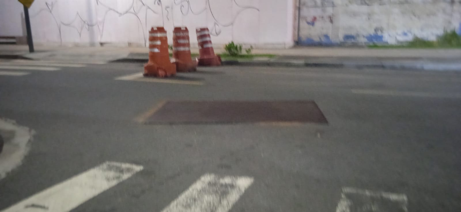 “Boca de lobo” na Avenida Dendezeiros causa transtornos