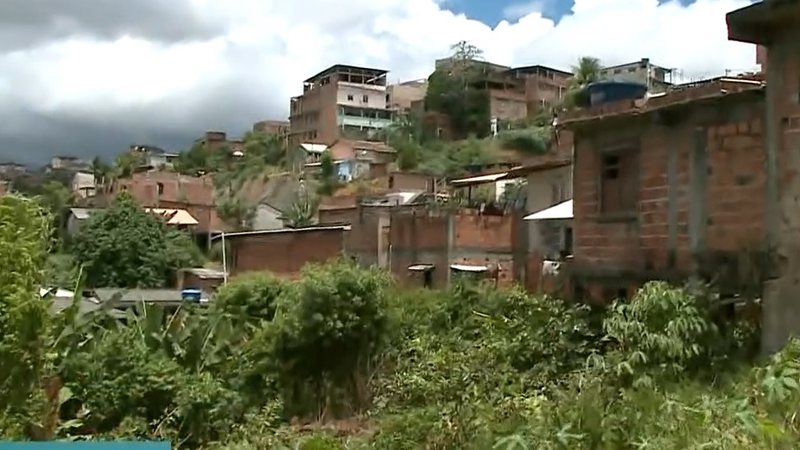 Policiais militares realizam operação no Subúrbio Ferroviário após suspeito morrer durante confronto