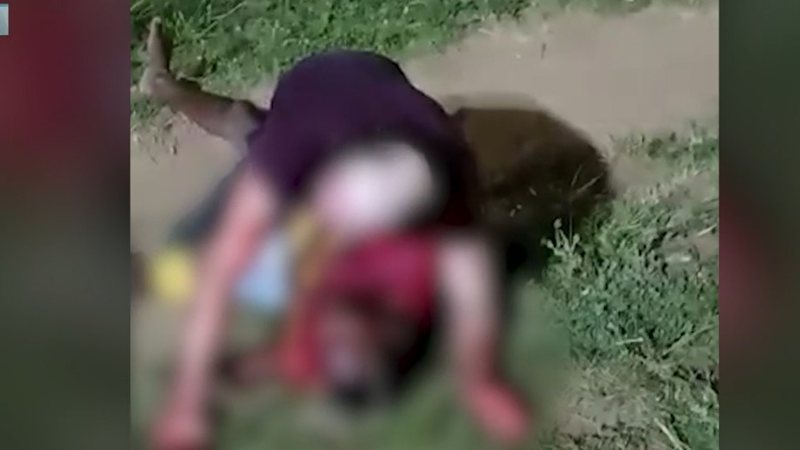 Turista é esfaqueado durante assalto no Farol da Barra, reage e imobiliza ladrão