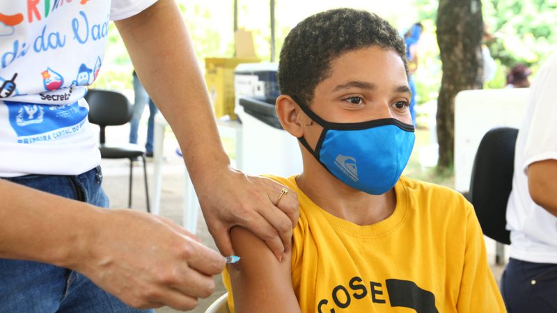 Pais que não vacinam filhos podem ser multados e até perder a guarda