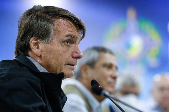 Bolsonaro é pressionado a abandonar discurso antivacina por sobrevivência eleitoral￼