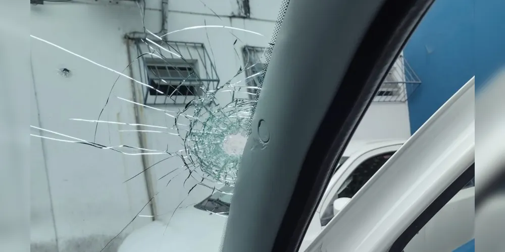Carro da ‘Vacina Express’ é alvejado por tiros em Salvador