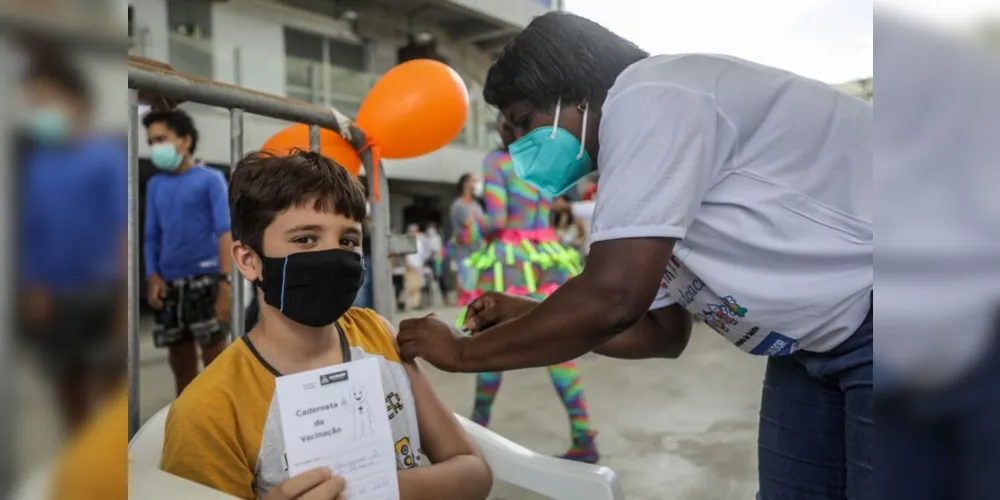 Salvador vacina crianças e adolescentes de 6 a 17 anos