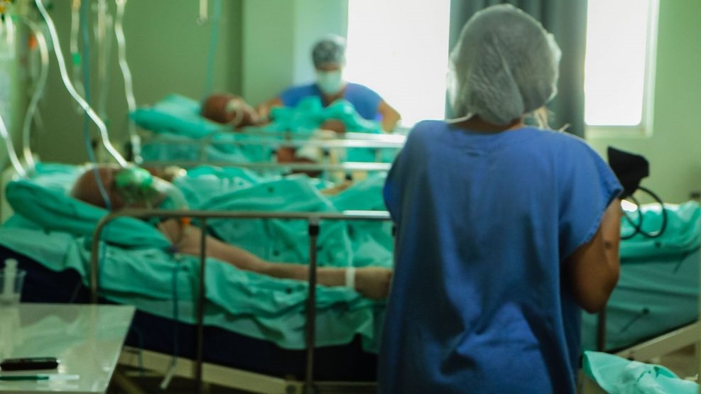 Covid: mundo registra maior número diário de mortes em quase 9 meses