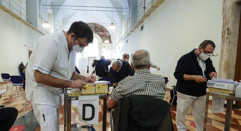 Salvador retoma estratégia de vacinação nesta segunda