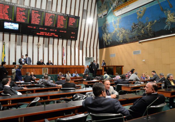 AL-BA aprova reajuste no salário de professores em sessão extraordinária neste sábado (2)￼