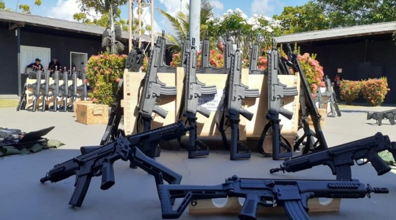 Após mortes de PMs, Rui Costa autoriza compra de mil novos fuzis para Polícia Militar