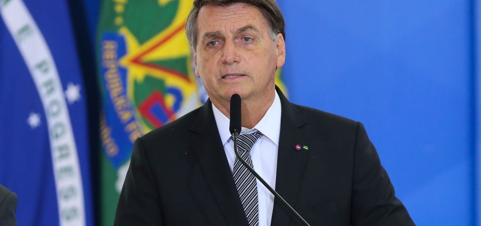 Bolsonaro ataca as eleições e diz que pleito deste ano corre risco