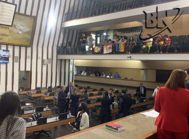 Em seu primeiro discurso presencial na AL-BA, deputado Leo Prates sobe o tom contra a venda de imóveis do Estado a poucos meses do fim do governo atual